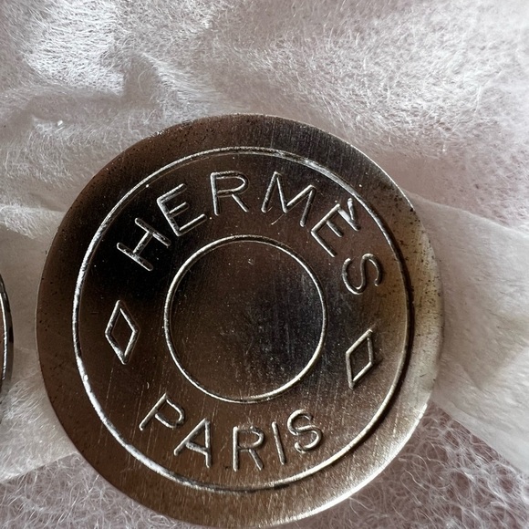 HERMES Serie Earring BIJOUTERIE FANTAISIE metallic 4.8g - Picture 2 of 7